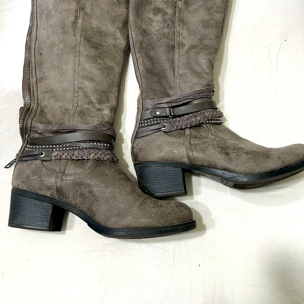 SO high winter boots.   Size 9 1/2 suede slightly worn